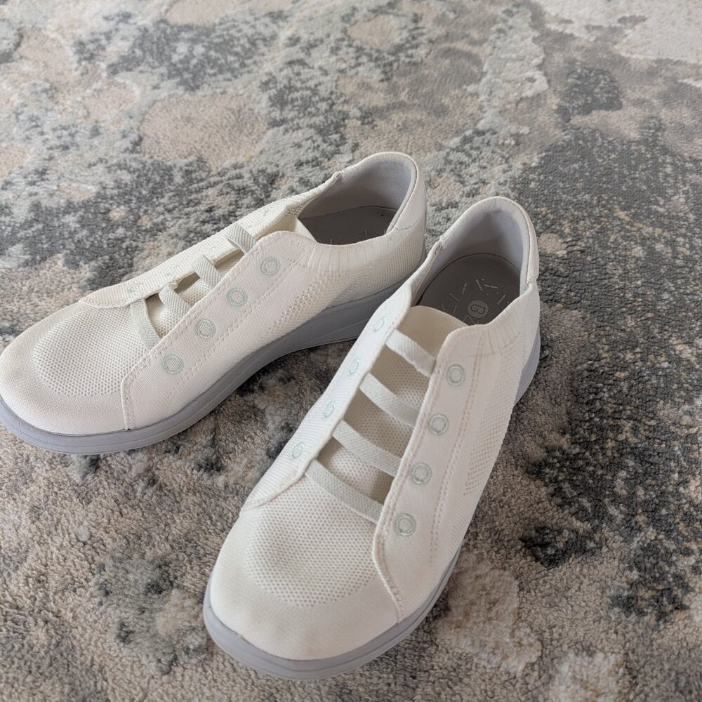 Shies - Picture 4 of 4